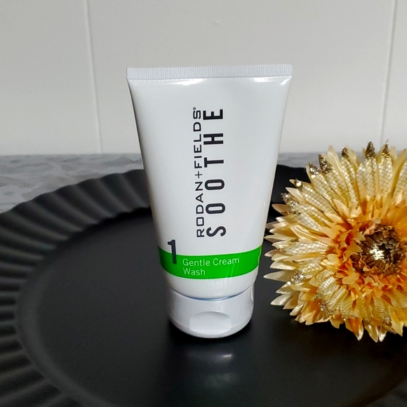 Soothe Gentle Cream Wash - Picture 1 of 3